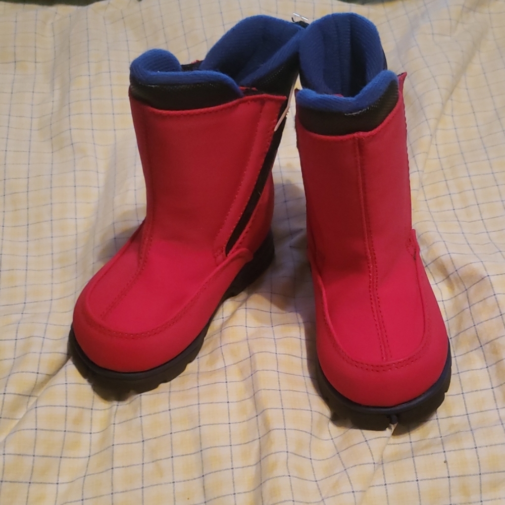 Snow boots